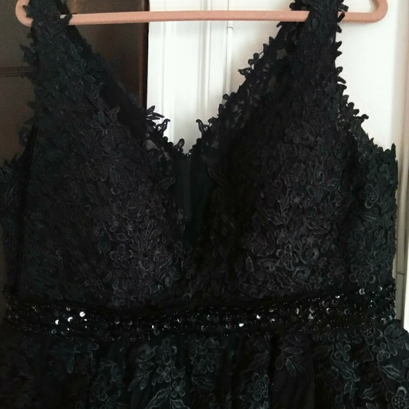 Black hand made wedding dress - Picture 7 of 7